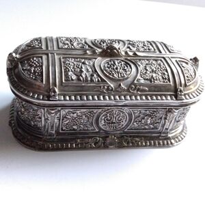 Vintage Italian Vera Lucino ornate silver plated box